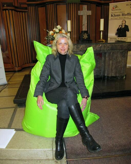 Petra Schwermann im Sitzsack