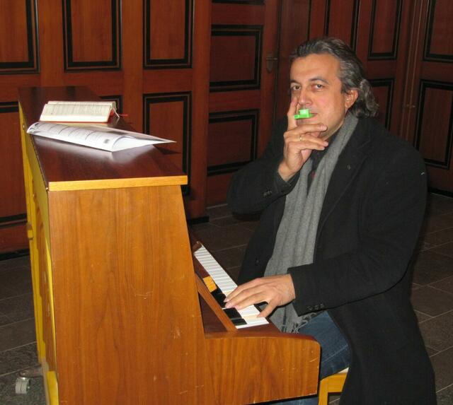 Pianist Jose Rodriguez mit Kazoo