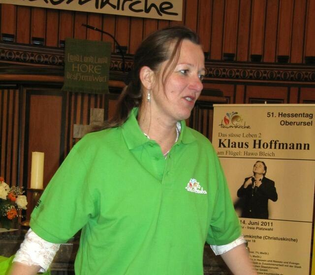 Yvonne Dettmar im Shirt für die Traumkirche