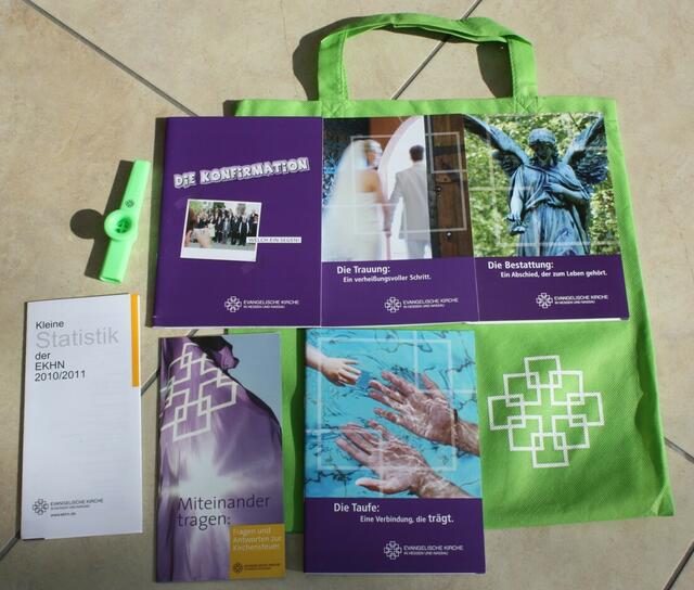 Von der evangelischen Kirche verteilte Materialien