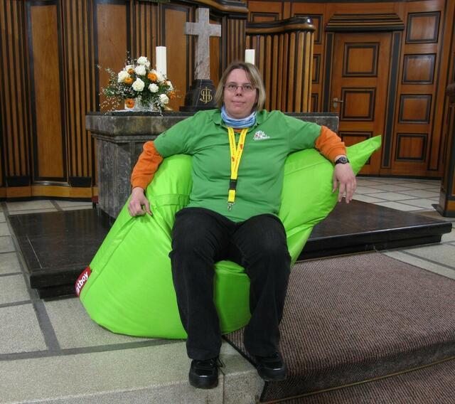 Sitzprobe mit Helfershirt im Sitzsack