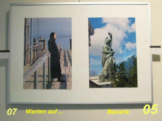 07 Warten + 05 Bavaria - Foto-Ausstellung  zum Tag der Frau