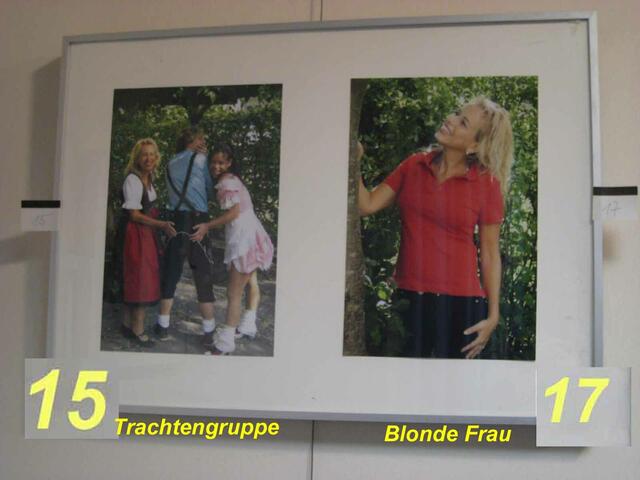 15 Trachtengruppe - 17 blonde Frau - Foto-Ausstellung  zum Tag der Frau