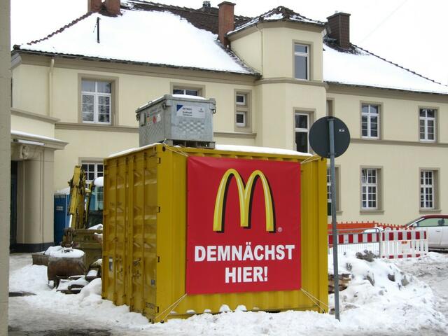 Baucontainer vor dem Bahnhof (31.12.2010)