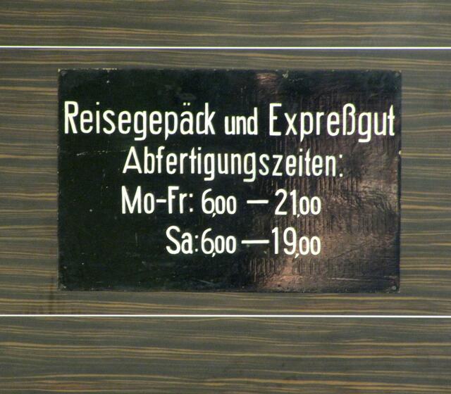 Schild aus der Bahnzeit (19.02.2011)