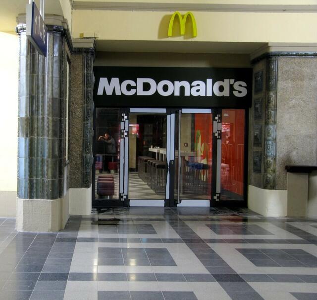 Eingang McDonalds im Bahnhof (28.01.2011)