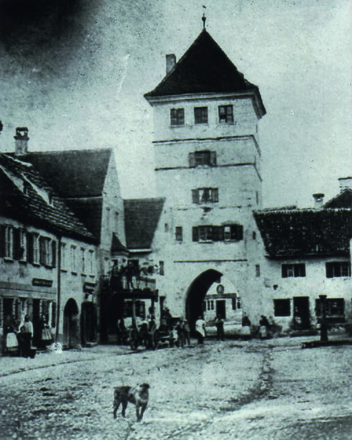 Münchner Tor mit 5-geschossigem Torturm | Foto: Stadtarchiv Friedberg