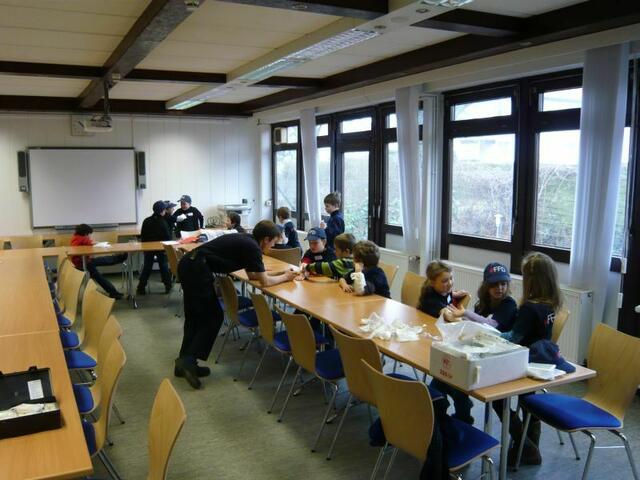 Die zweite Gruppe übte sich in Erster Hilfe