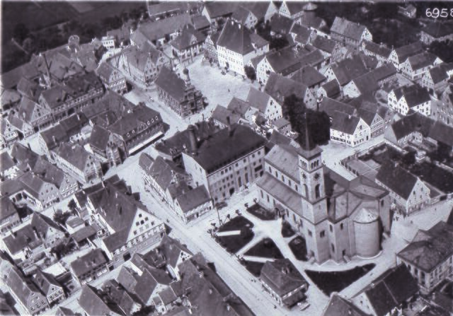 Luftbildaufnahme der Ludwigstraße mit der Stadtpfarrkirche St. Jakob | Foto: Stadtarchiv Friedberg