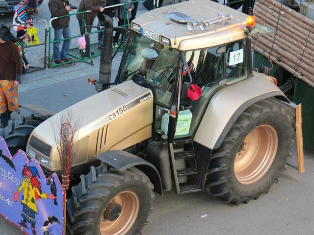 ... einen goldenen Traktor hab ich auch noch nie gesehen ...