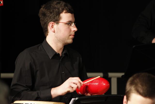 Viele Klangfarben bringt der Perkussionist Markus Poetzsch ins Repertoire der Papa Lipp Bigband ein.