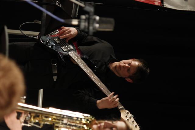 "Mr. Groove" - David Knab am knackigen Bass.