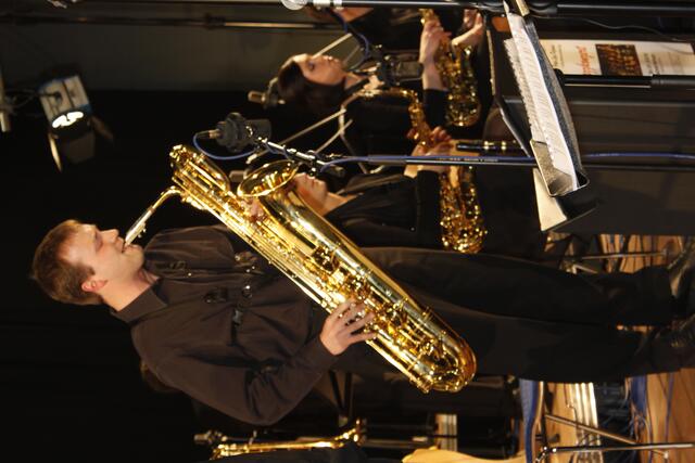 Großer Sound am großen Saxofon - Jürgen Strohwasser.