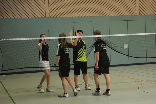 Nach dem Spiel wird abgeklatscht. | Foto: Rudi Heufelder