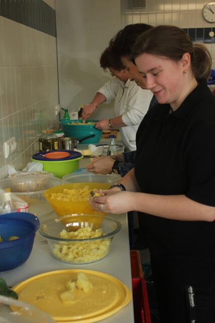 Frischer Kartoffelsalat made by Küchen-Crew Lorenz | Foto: Rudi Heufelder