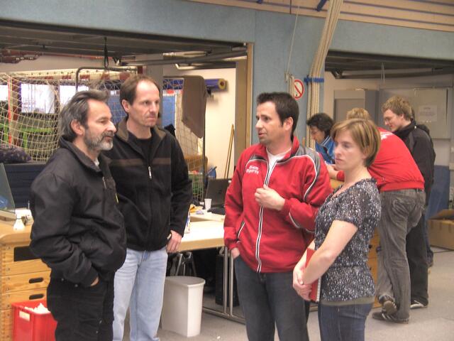 Neusässer besprechen die Ereignisse auf dem Spielfeld | Foto: Andreas Sturz