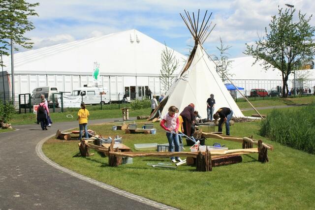 Auch im benachbarten Kinderland besteht Gelegenheit, die Natur zu erkunden (01.06.2010)