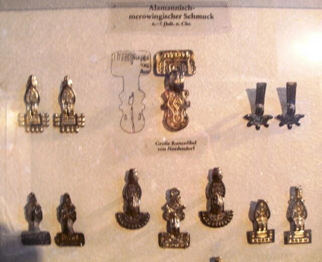Seitenkapelle 11: Alamannische Fibeln