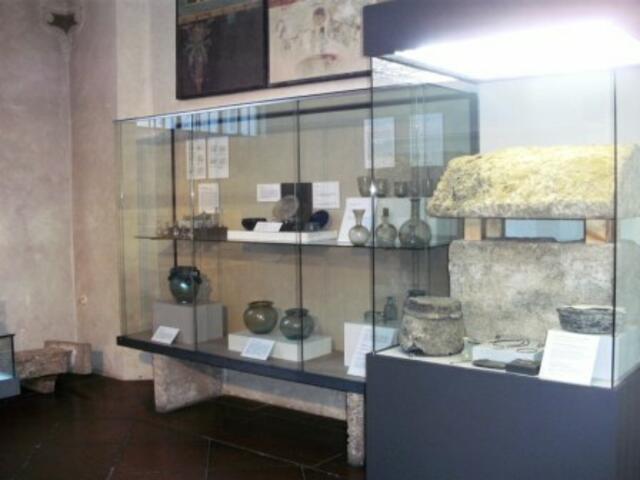 Seitenkapelle 6/7/8: Röm. Keramiken und Vasen