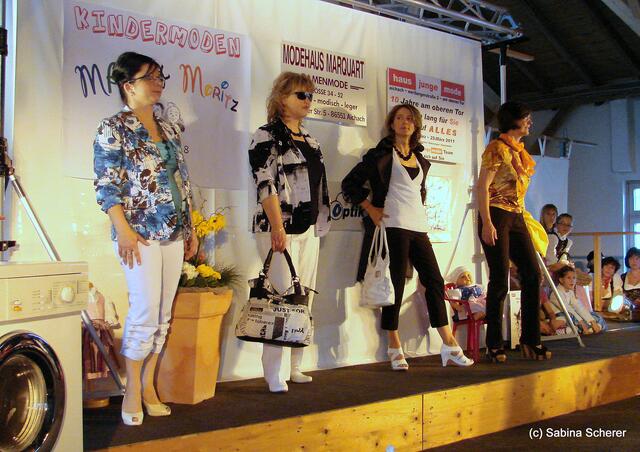 Modenschau am verkaufsoffenen Sonntag 2011 in Dasing