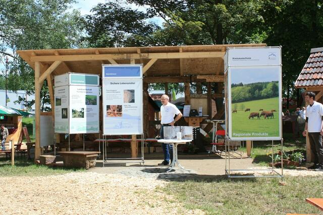Informationsstand des Fachbereichs ländlicher Raum und Verbraucherschutz (01.06.2010)