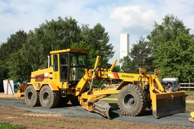 Grader für der den Forstwegebau, Ausstellungsfläche bei St. Michael (01.06.2010)
