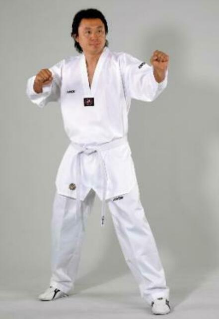 Anzug eines Farbgürtels | Foto: http://picture.yatego.com/images/45bf754b4450f1.0/Victory1013_01.jpg