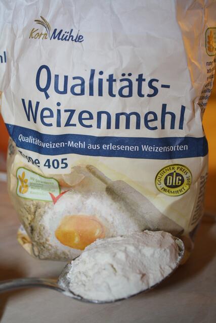 Für den Boden, 1 EL Mehl