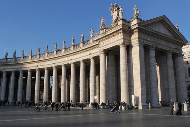 Säulengang am Petersplatz