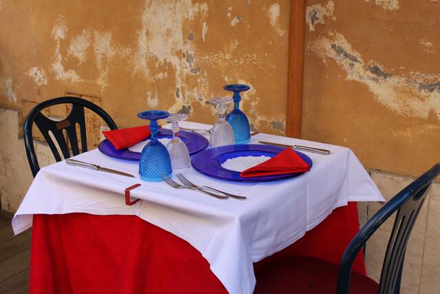 Irgendwo in Rom gibt es immer ein gedecktes Tischchen
