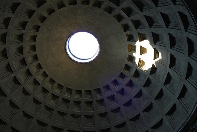 Blick durch das Opaion im Pantheon