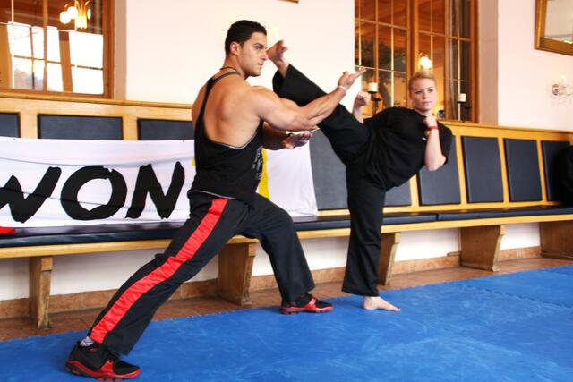 Zwei erfolgreiche Kampfsportler und Seminarleiter