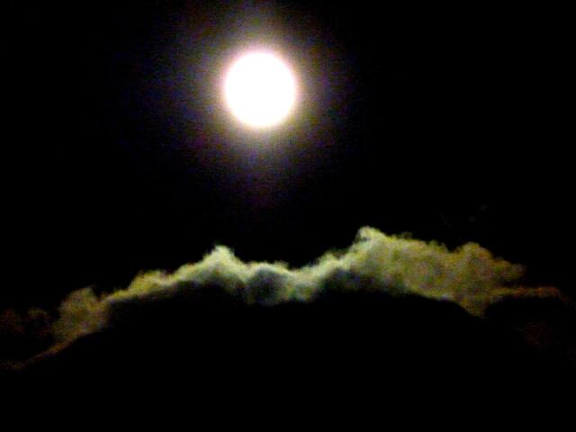 Ein wunderschöner Tag ging so zu Ende: Der Mond kam der Erde auf seiner Umlaufbahn am nächsten.