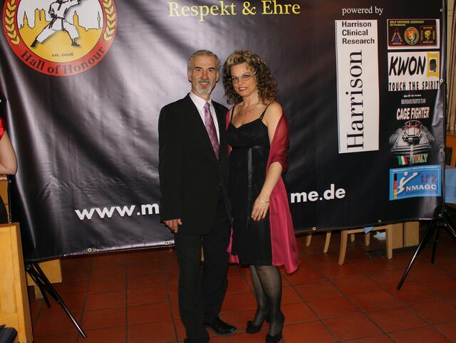Großmeister Ali Kocaman mit Petra Kinzer