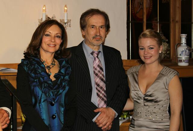 Karen Sheperd, Omer Kocaman und Emma Elmes (v. links)