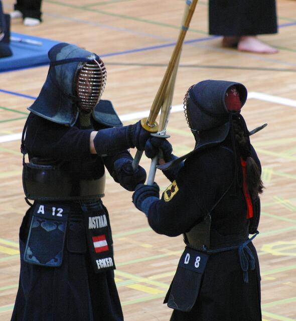Kampfsport Kendo | Foto: http://de.academic.ru/pictures/dewiki/75/Kendo_EM_2005_-_taiatari.jpg
