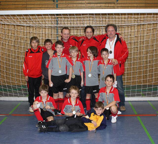 Mannschaft mit Trainer und Co-Trainer