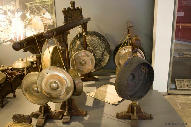 Gong, Siyem und Kempul, Bestandteile des Gamelan.