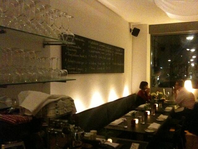 Ambiente im Garpunkt (es ist noch frühabends - das Restaurant ist inzwischen jedenabend voll, also bitte reservieren!)