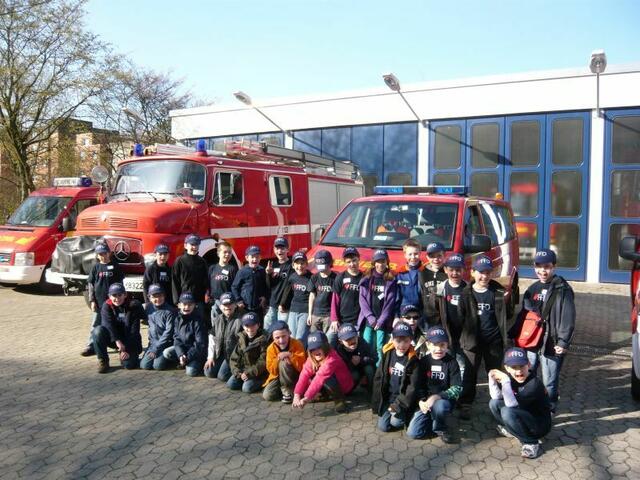 Gruppenfoto vor der Abfahrt zur Wache 4
