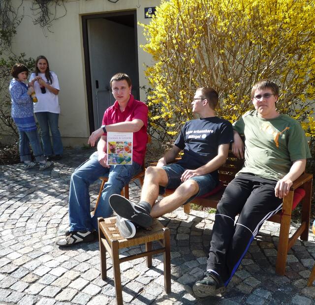 hauptplatz No. 8 : Cafeé Flachdach, die Betreiber suchen die Sonne