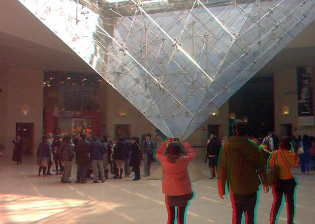 Der Louvre. Die Spitze erinnerte mich an Dan Brown