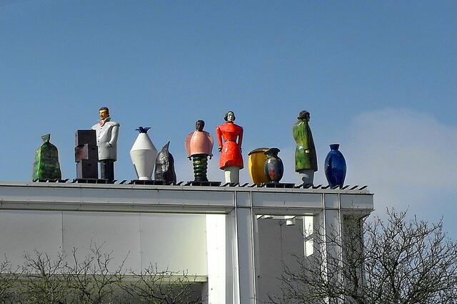 Figurengruppe „Die Fremden“ von Thomas Schütte