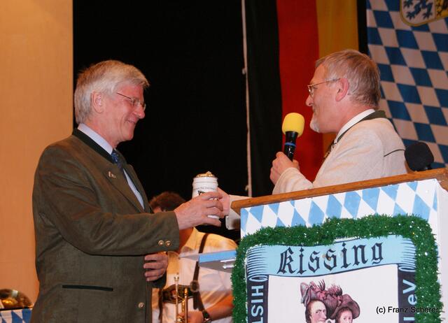 14. Kissinger Starkbierfest 2011 - Der erste Schluck für den Landesvater, Landrat Christian Knauer