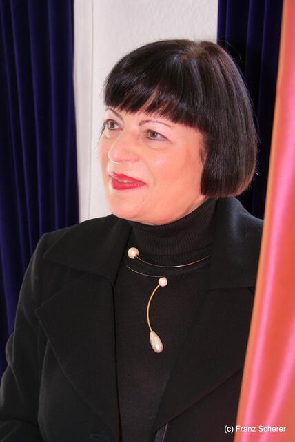 Die Welt des Schmucks im Aichacher Sisi-Schloss - Gabriele Düwel präsentiert ihre Werke