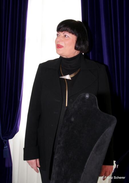 Die Welt des Schmucks im Aichacher Sisi-Schloss - Halsketten der Paderborner Schmuckdesignerin Gabriele Düwel