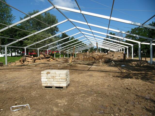 15.06. Vom Zelt steht nur noch das Gerüst.