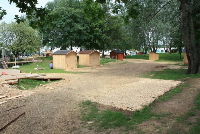 09.06. Auf dem Bauernmarkt sind nur noch wenige Hütten.