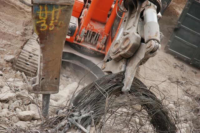 dinosaurier auf der autobahn   06  metallene spagetti