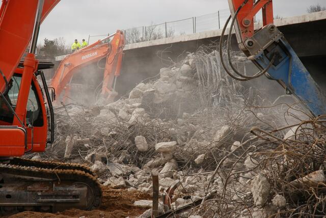 dinosaurier auf der autobahn   10  Staub !